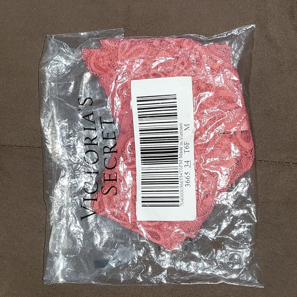 Victoria's Secret panty thong Medium coral color